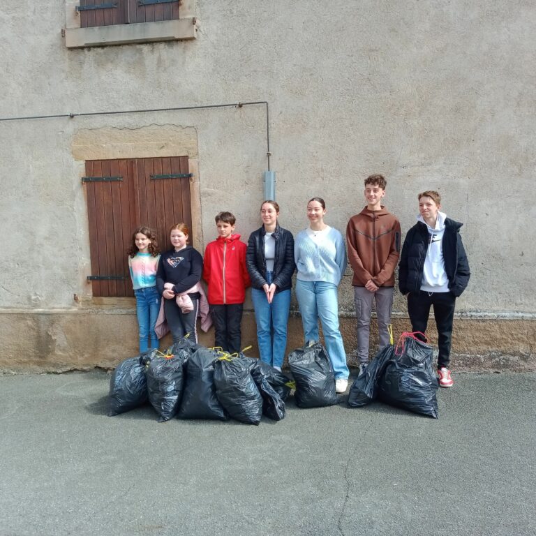 L'équipe des jeunes participants à l'opération