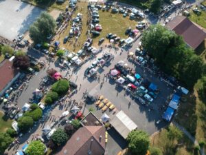 Vue aérienne du vide grenier