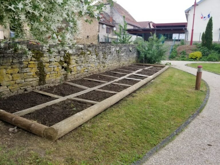 Le jardin prêt à recevoir les plantations.